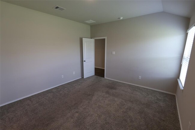 Building Photo - 2315 Otter Falls Dr