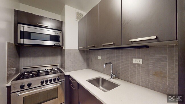 Building Photo - 222 E 39th St