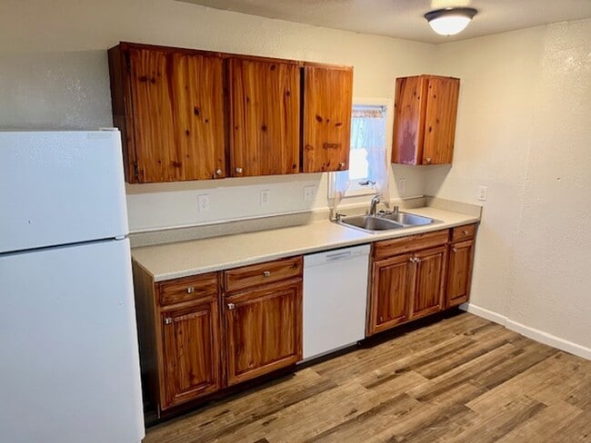 Building Photo - Midtown 3 Bed Apt. w/ 2 Car Garage