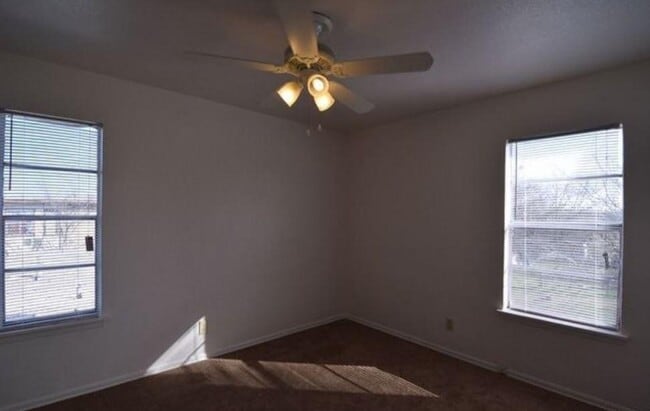 Building Photo - 610 Morningview Dr