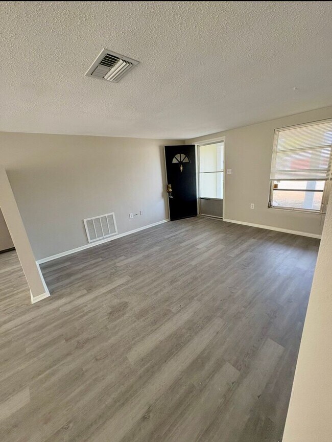 Building Photo - 7936 Pineapple Ln