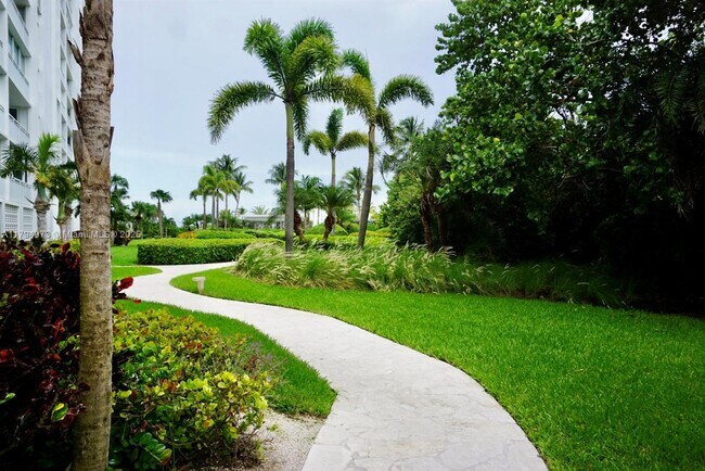 Building Photo - 605 Ocean Dr
