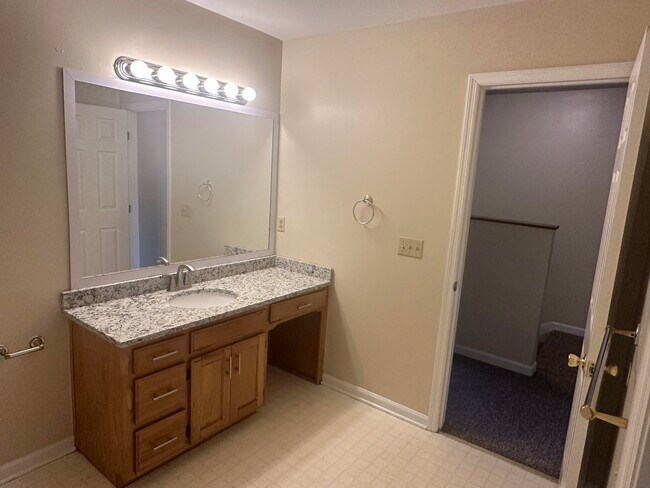 Building Photo - 2005 River Ridge Rd