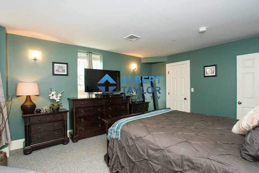 Building Photo - 111 Pleasant St