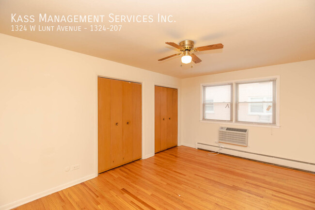 Building Photo - 1324 W Lunt Ave