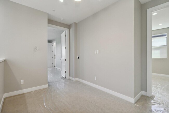 Building Photo - 2942 Copley Ave