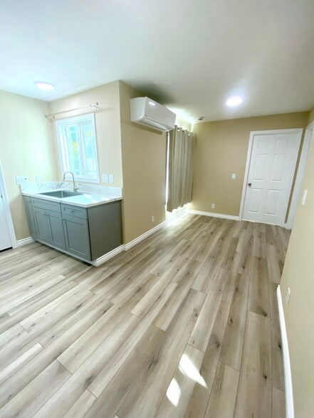 Building Photo - 1105 Debra Dr