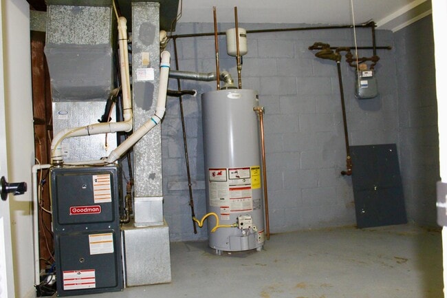 Building Photo - 5707 Alan Dr