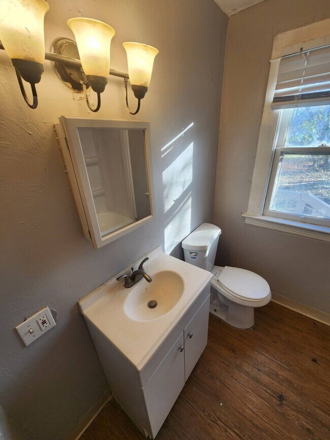 Building Photo - 11702 Honeydale Ave