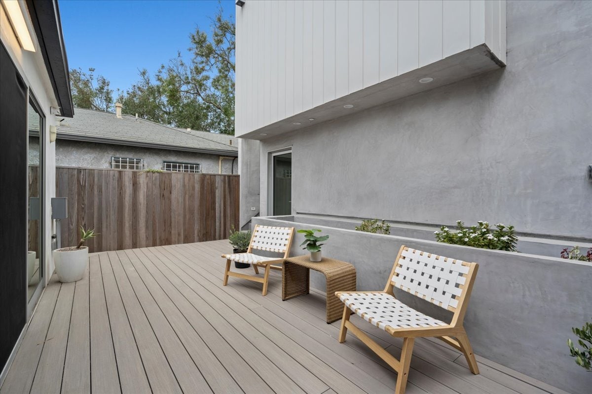 Building Photo - 541 Rose Ave