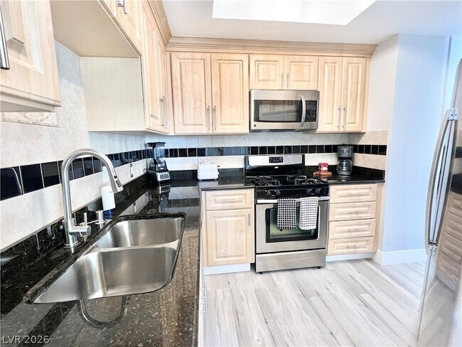 Building Photo - 210 E Flamingo Rd