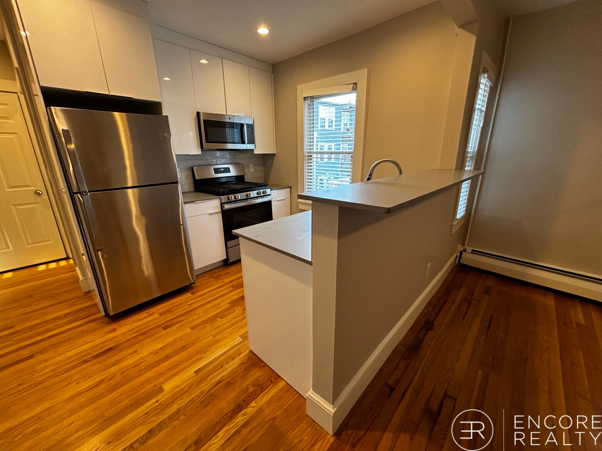 Building Photo - 222 Banks St