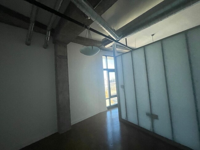 Building Photo - 415 St Pauls Blvd