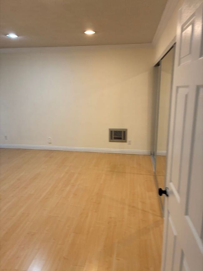 Building Photo - BRAND NEW 1 BEDROOM 1 BED UNIT!!!!