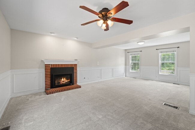 Building Photo - 406 Lakewood Dr