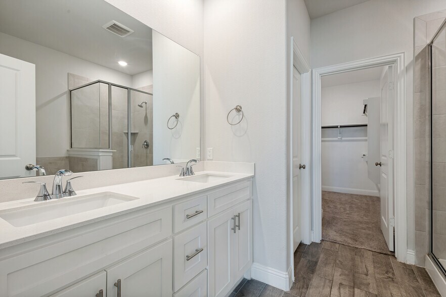 Building Photo - 724 Amenduni Ln