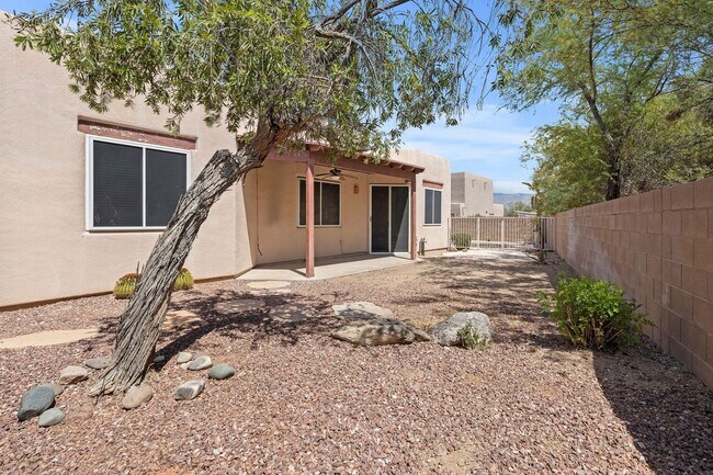 Building Photo - Santa Fe Home in Silverado Hills with Pool!