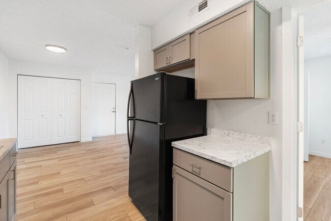 Building Photo - 3160 W Greenwood St