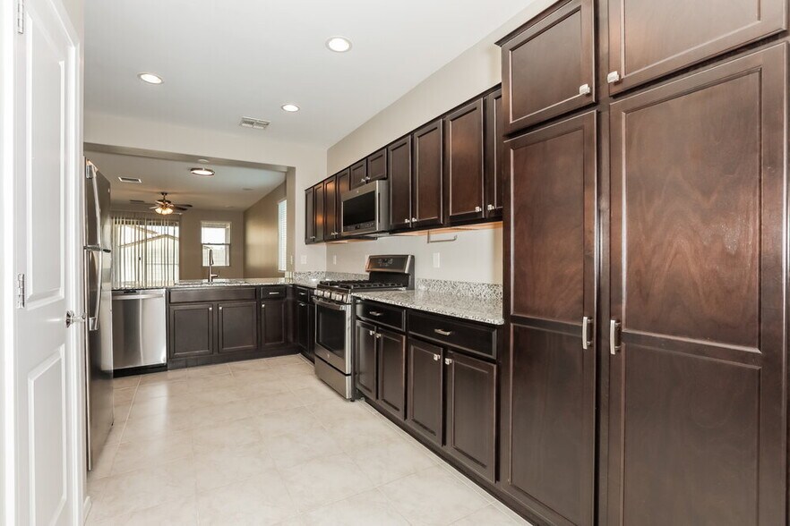 Building Photo - 4532 W Vervain Ave