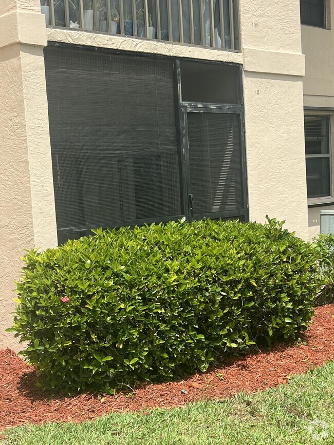 Building Photo - 2069 NE Collins Cir