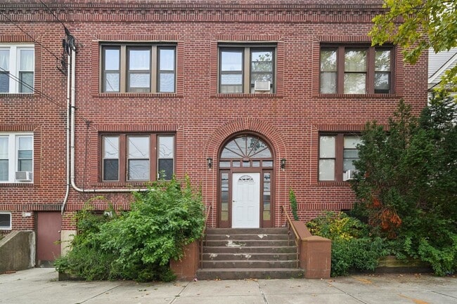 Primary Photo - 452 Ave E