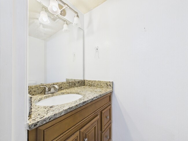 Building Photo - 8811 Hunter Ridge Dr