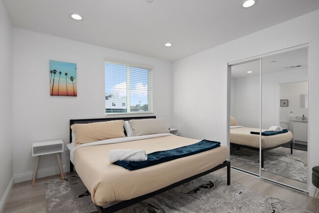 Building Photo - 4-Unit Townhome Community | Luxury Living Near DTLA