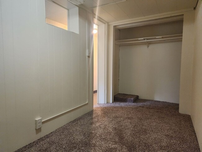 Building Photo - Updated Apartment