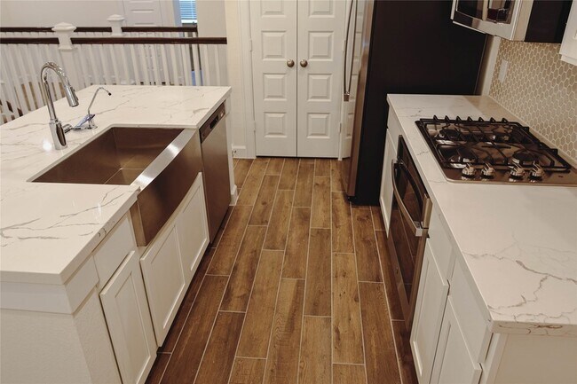 Building Photo - 3352 Vine Ter Trce