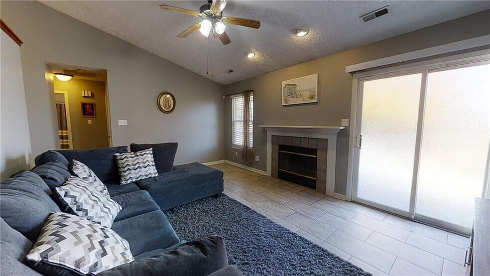 Building Photo - 1527 Country Pointe Dr