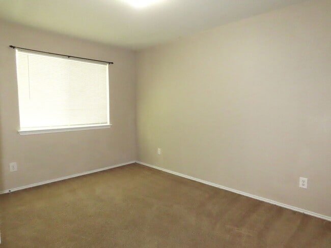 Building Photo - Charming 3 Bedroom, 2 Bath House in Flint-...