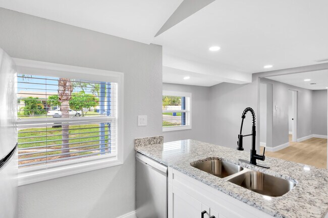 Building Photo - 1515 Sadlon Ave