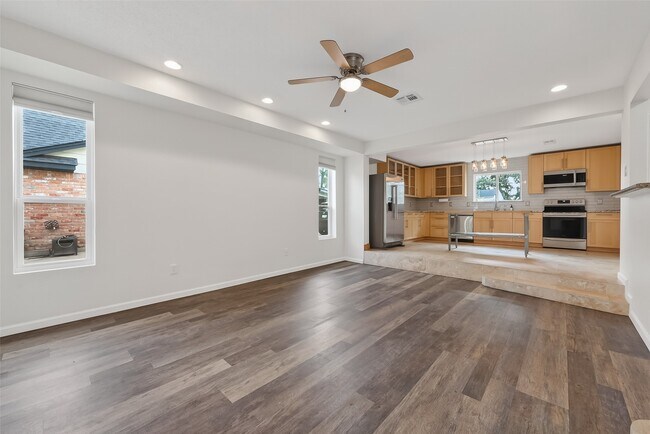 Building Photo - 16117 Singapore Ln