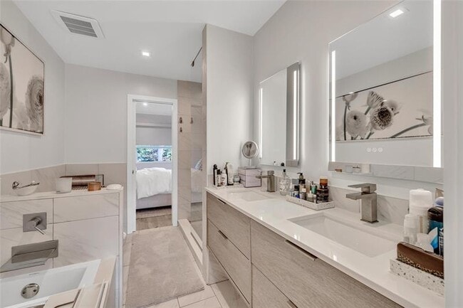 Building Photo - 1991 NE 15th Ave