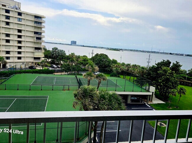 Building Photo - 5510 N Ocean Dr