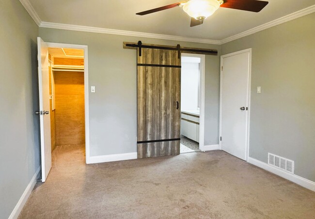 Building Photo - Spacious & Bright 2-Bedroom Condo with Wal...