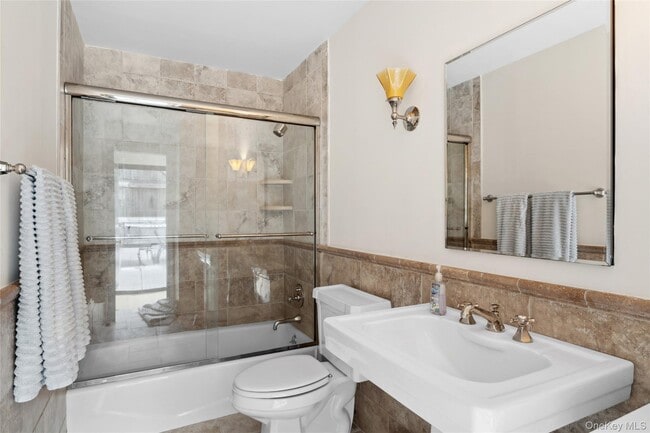 Building Photo - 26 Woodland Way