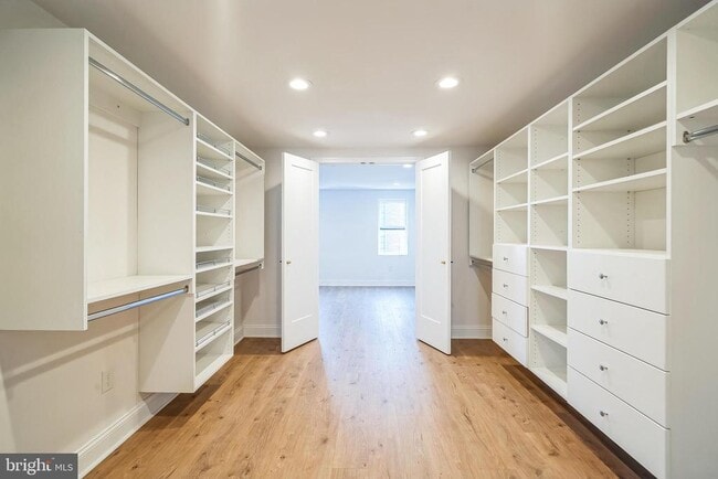 Building Photo - 840 Leland St