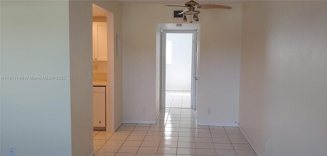 Building Photo - 1400 NE 54th St