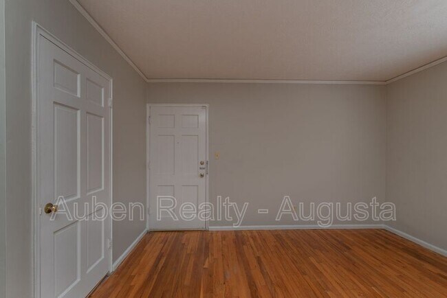 Building Photo - 501 Milledge Rd