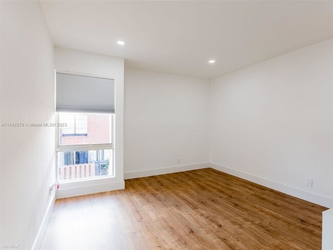 Building Photo - 4 br, 2.5 bath House - 8212 NW 8th Pl # 2