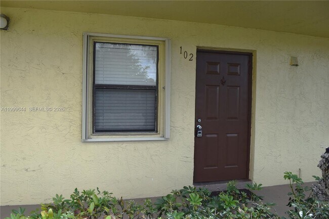 Building Photo - 10013 Winding Lake Rd