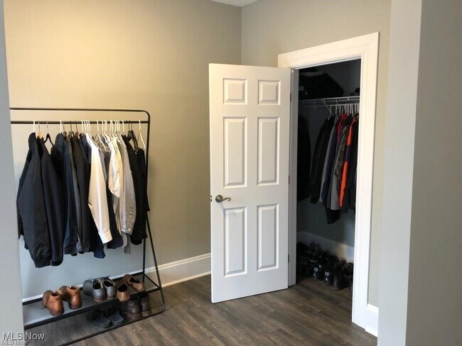 Building Photo - 1387 W 69th St