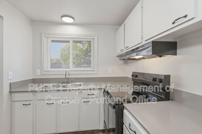 Building Photo - 18411 E Burnside St
