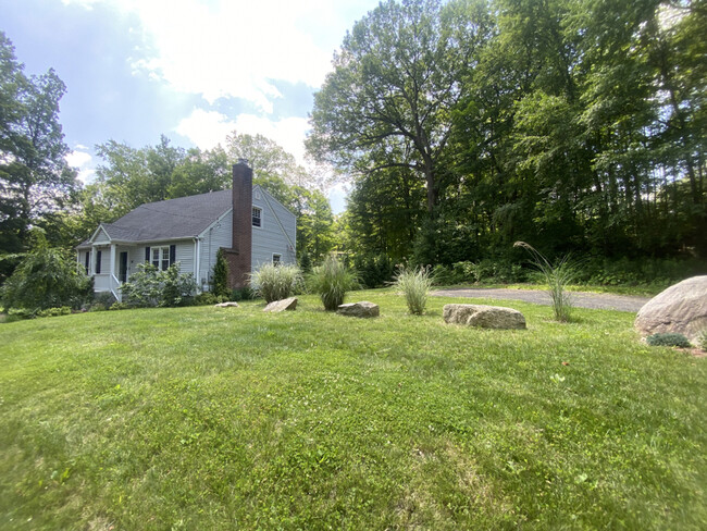 Building Photo - 81 Old Mountain Rd
