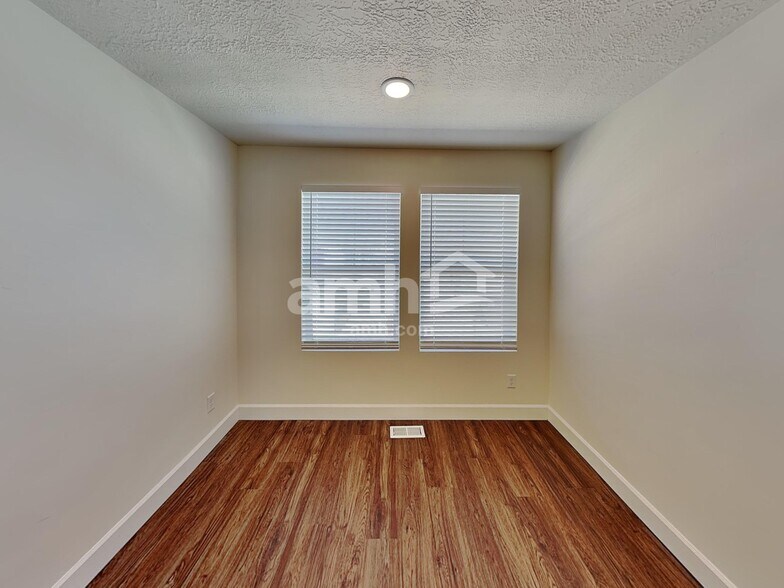 Building Photo - 6046 S Jordan Pkwy W