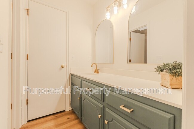 Building Photo - 1109 David Rd