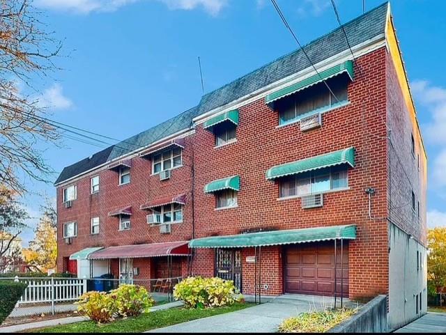 Building Photo - 1814 Bussing Ave