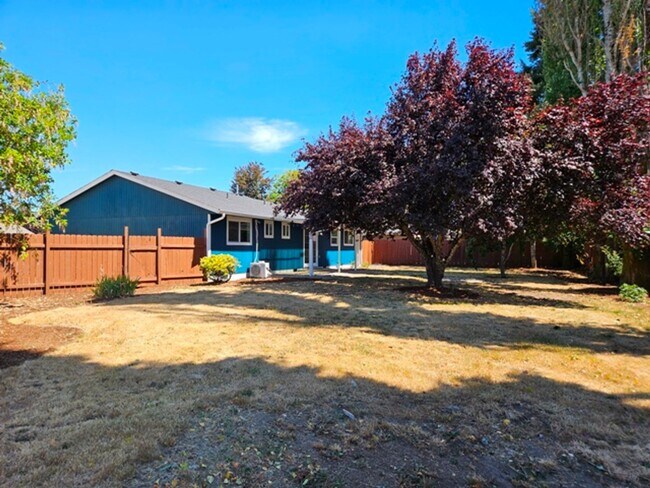 Building Photo - 3Bd/1.5Ba Single Story Home - For viewing!