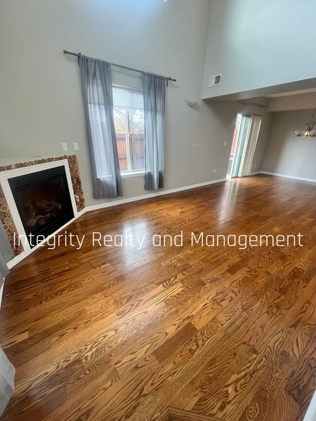 Building Photo - 4001 E 16th Ave